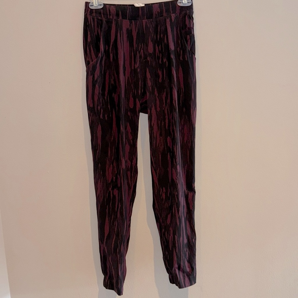 lululemon athletica joggers NWOT size 2 - Picture 1 of 15